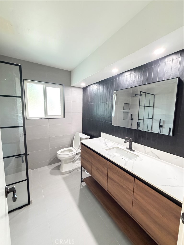 1527 W Palo Alto, Fresno, CA 93711