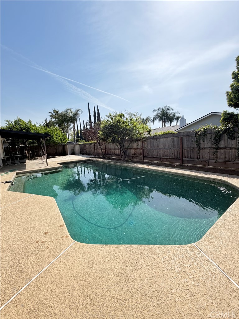 1527 W Palo Alto, Fresno, CA 93711