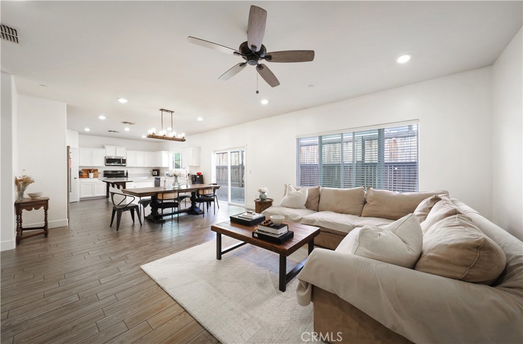 9612 Cobble Creek Dr, Shafter, CA 93263