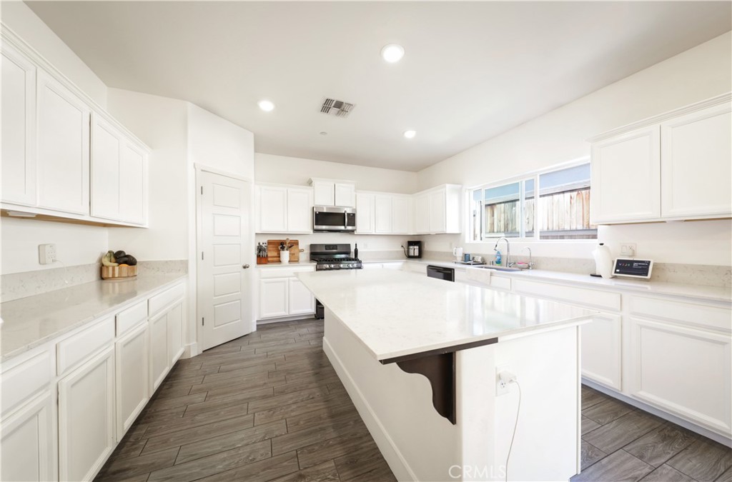 9612 Cobble Creek Dr, Shafter, CA 93263