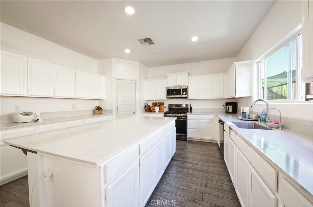 9612 Cobble Creek Dr, Shafter, CA 93263