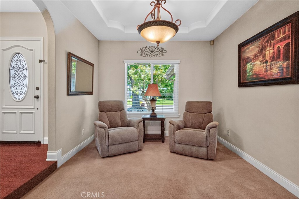 10130 N Heather Dr, Fresno, CA 93720