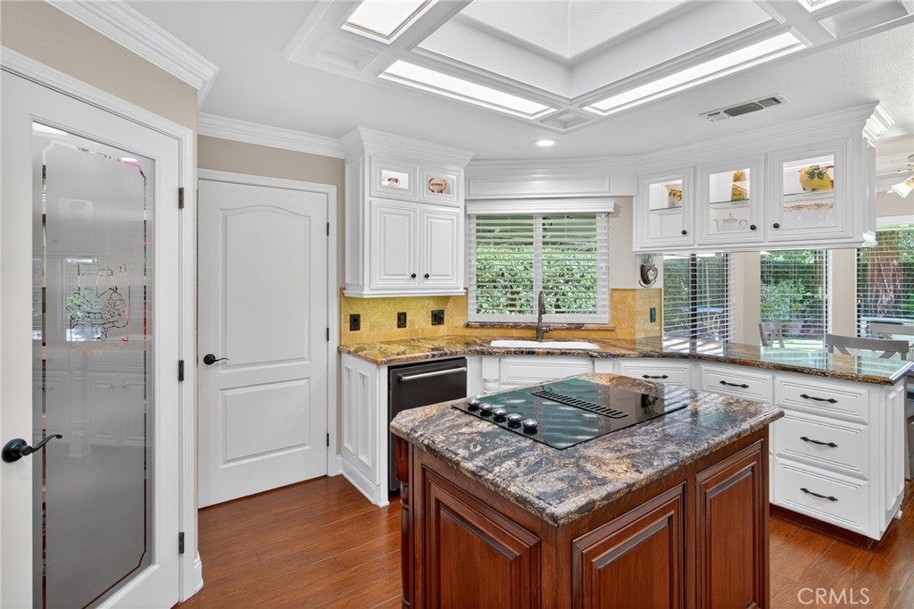 10130 N Heather Dr, Fresno, CA 93720