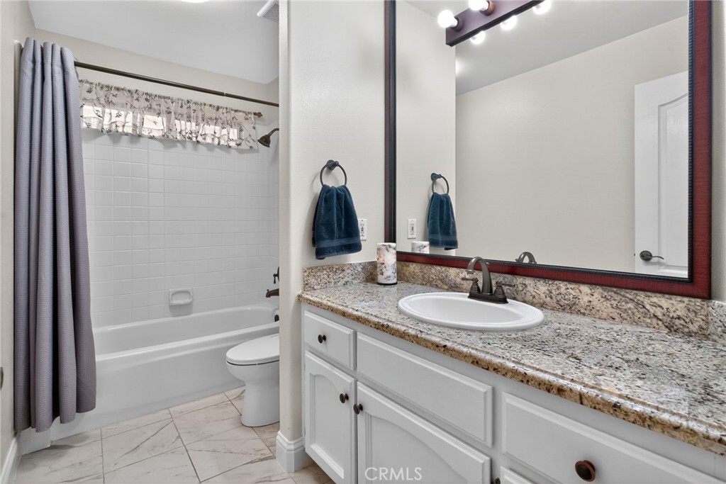 10130 N Heather Dr, Fresno, CA 93720