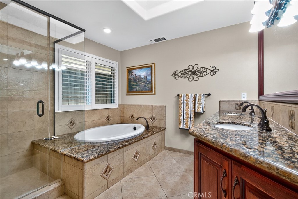 10130 N Heather Dr, Fresno, CA 93720