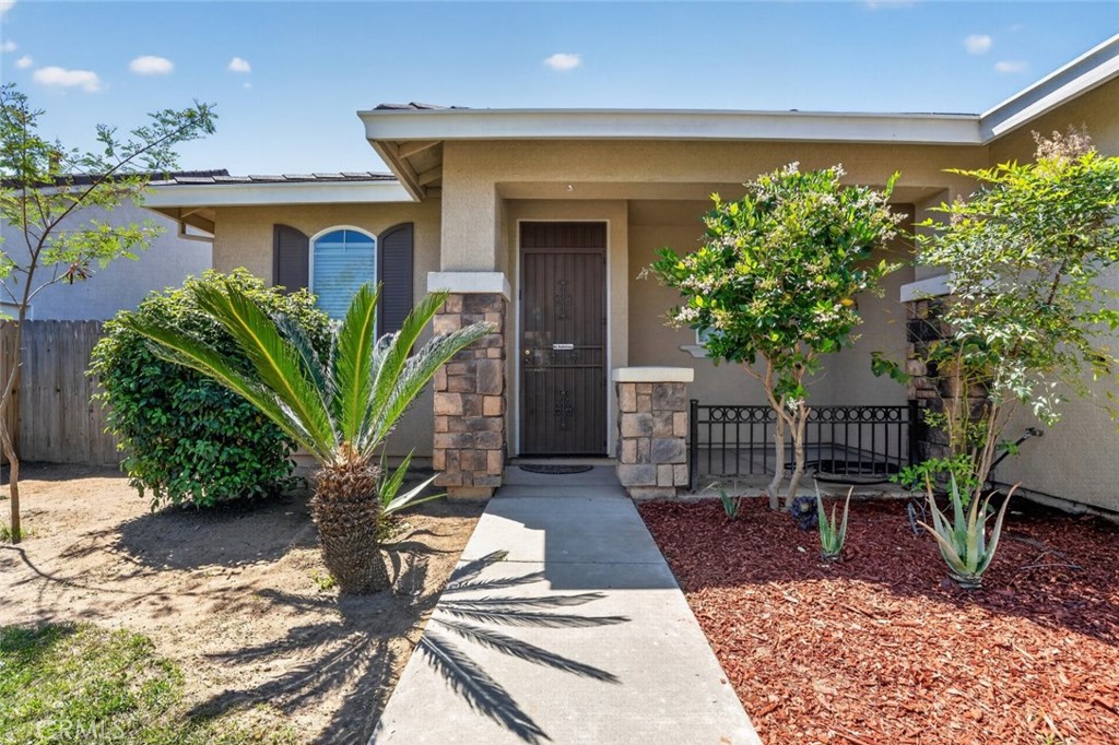 978 San Carlos Ave, Madera, CA 93637