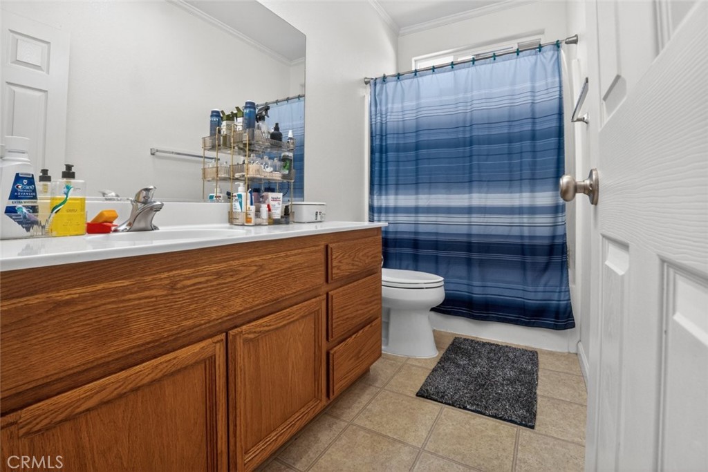 978 San Carlos Ave, Madera, CA 93637