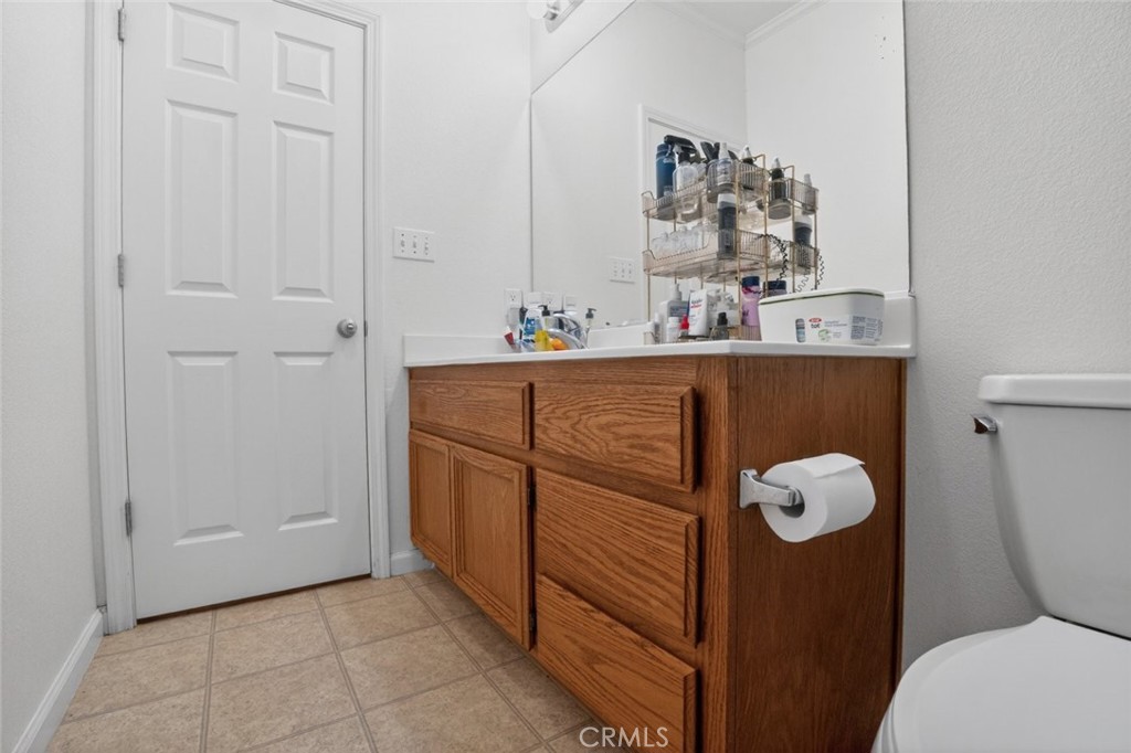 978 San Carlos Ave, Madera, CA 93637