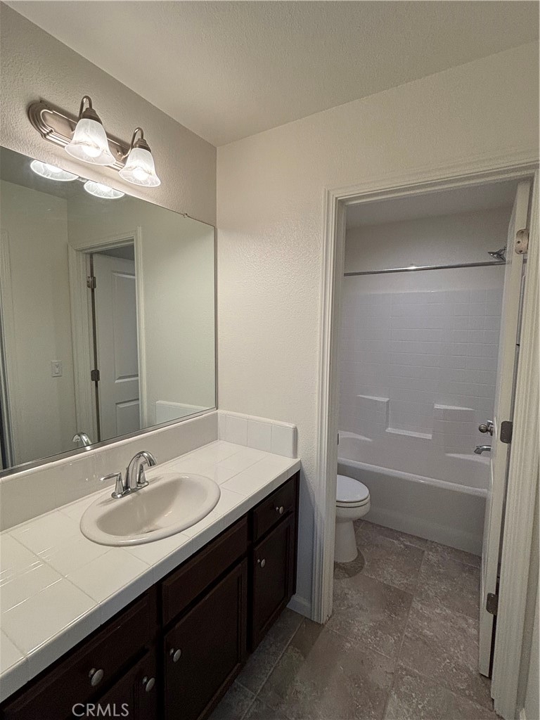 914 W Wishon, Madera, CA 93636
