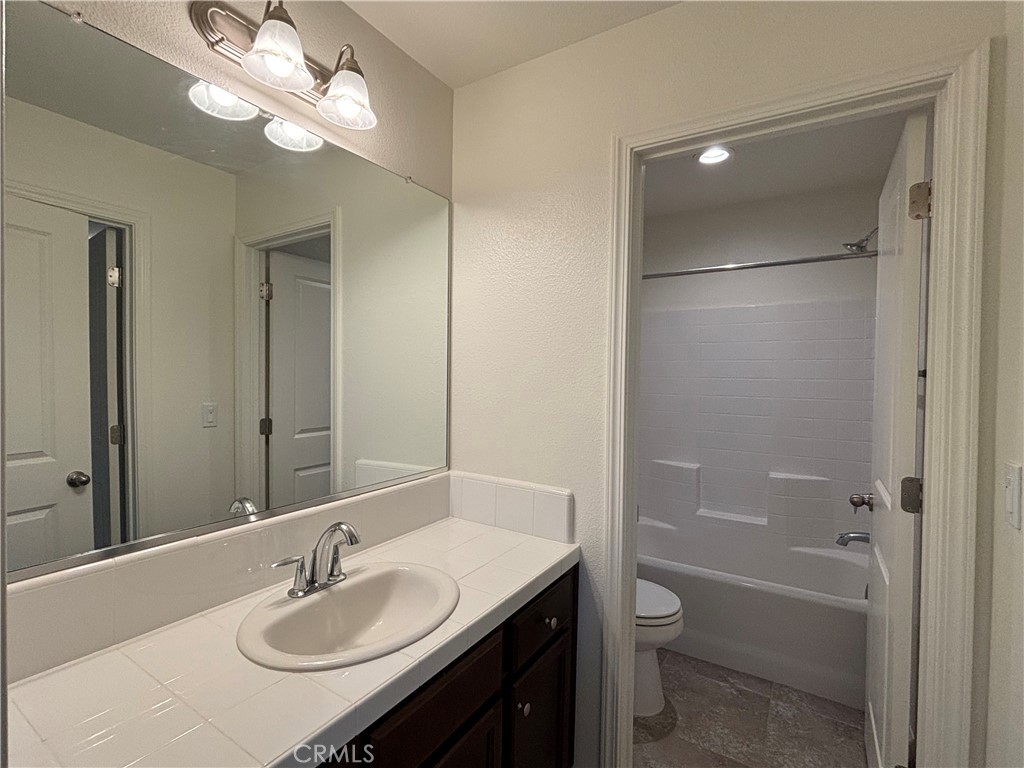 914 W Wishon, Madera, CA 93636