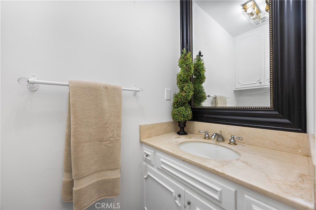 719 Mannel, Shafter, CA 93263