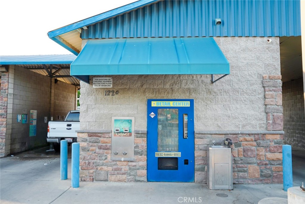 1220 W Houston, Visalia, CA 93291