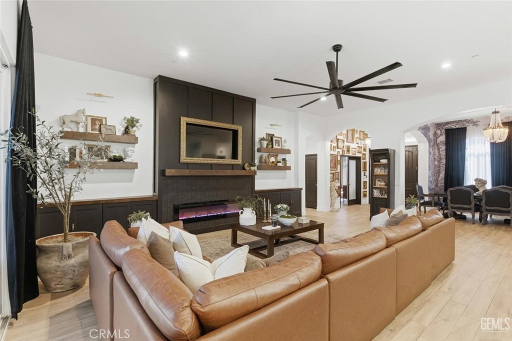 1008 Eckmann, Shafter, CA 93263