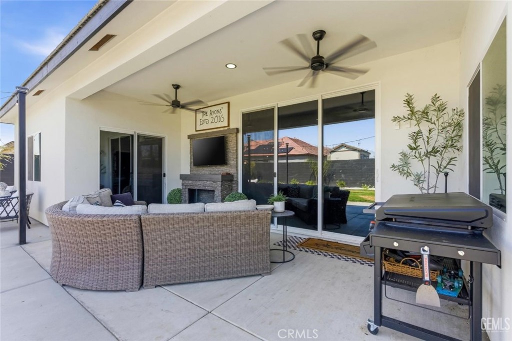 1008 Eckmann, Shafter, CA 93263