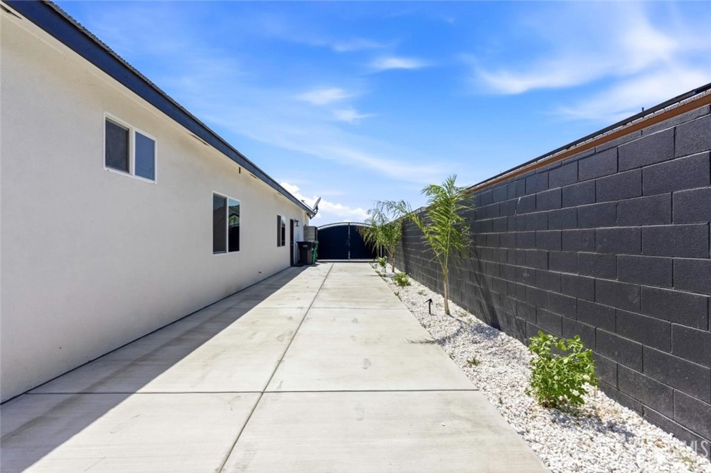 1008 Eckmann, Shafter, CA 93263