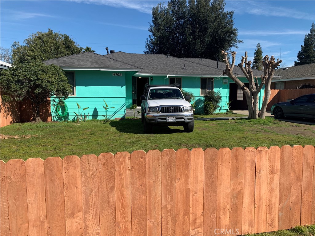 4702 N Fruit Ave, Fresno, CA 93705