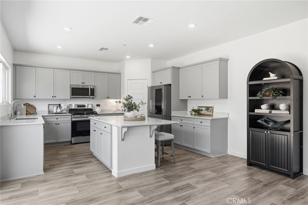 9634 Maple Terrace Ln, Shafter, CA 93263