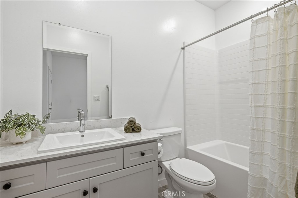 9634 Maple Terrace Ln, Shafter, CA 93263