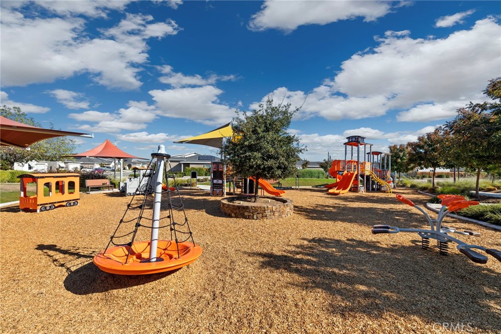 9634 Maple Terrace Ln, Shafter, CA 93263