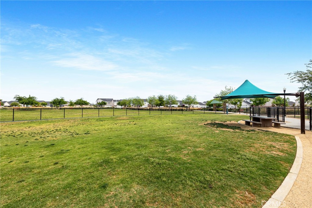 9634 Maple Terrace Ln, Shafter, CA 93263