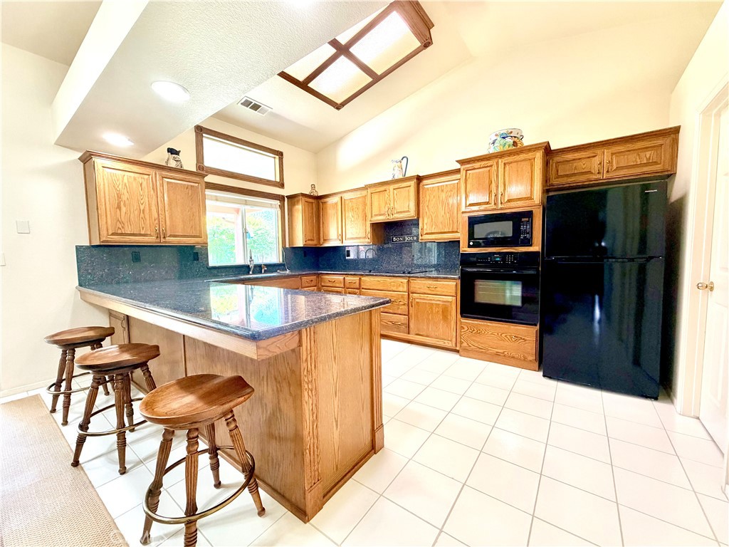 1044 N Sycamore Way, Porterville, CA 93257