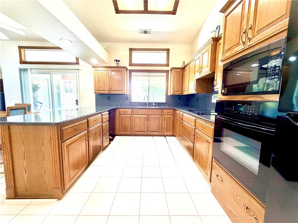 1044 N Sycamore Way, Porterville, CA 93257
