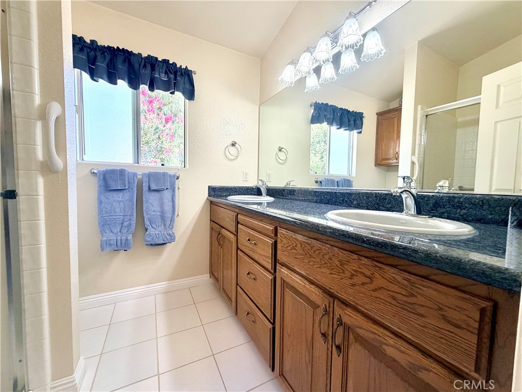 1044 N Sycamore Way, Porterville, CA 93257