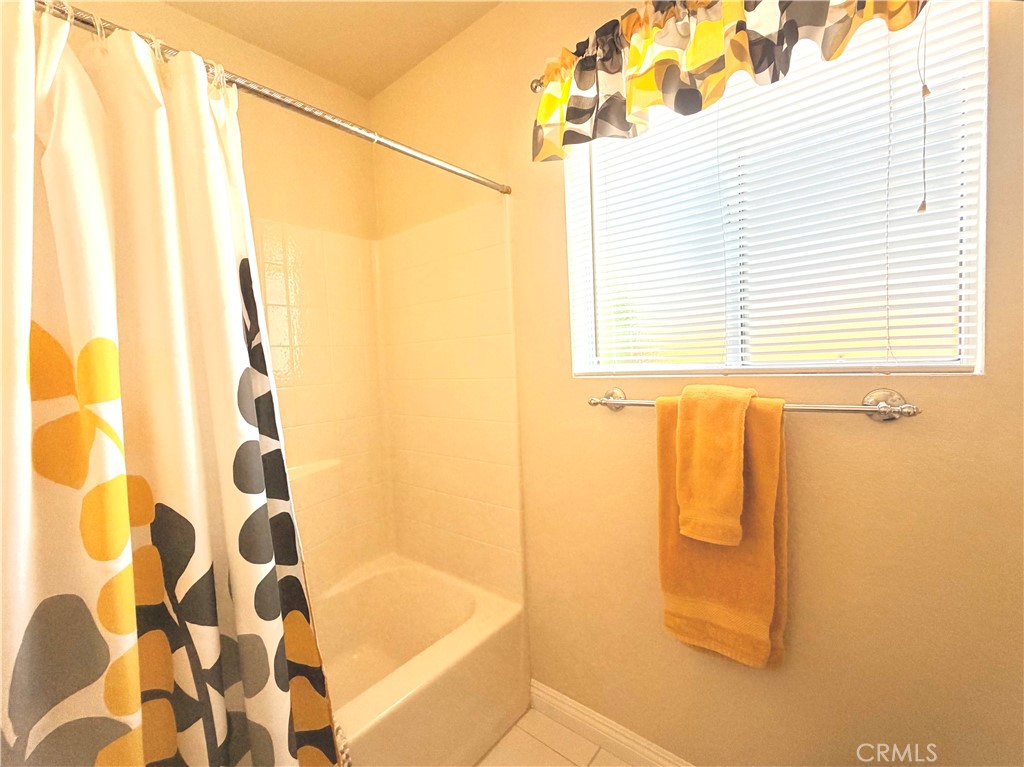 1044 N Sycamore Way, Porterville, CA 93257