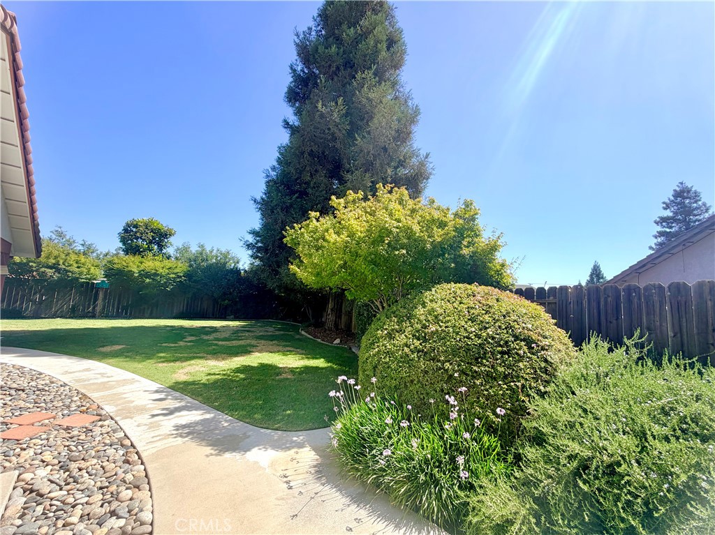 1044 N Sycamore Way, Porterville, CA 93257