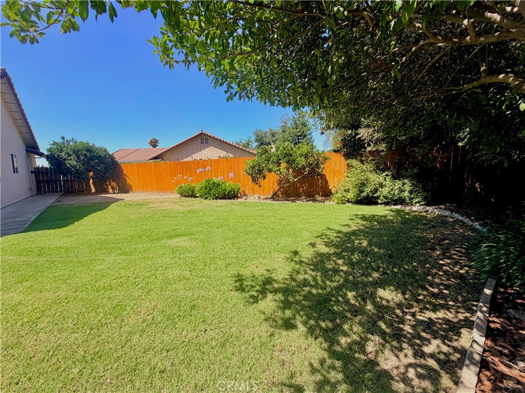 1044 N Sycamore Way, Porterville, CA 93257