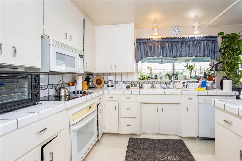 1101 S Mountain St, Visalia, CA 93277