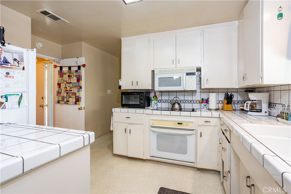 1101 S Mountain St, Visalia, CA 93277