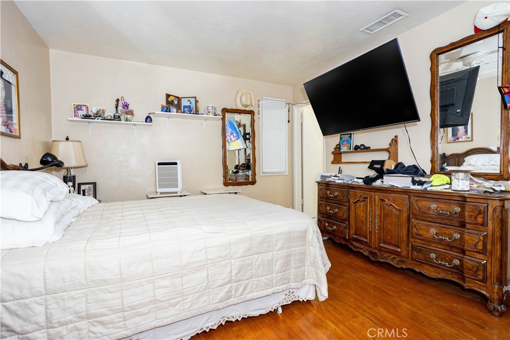 1101 S Mountain St, Visalia, CA 93277