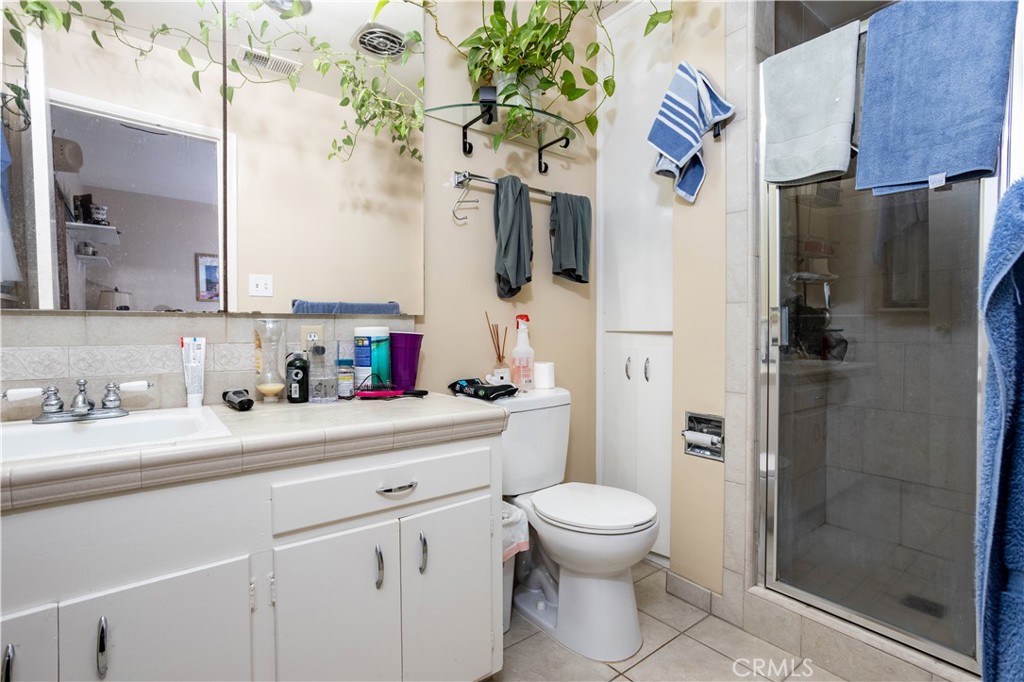 1101 S Mountain St, Visalia, CA 93277