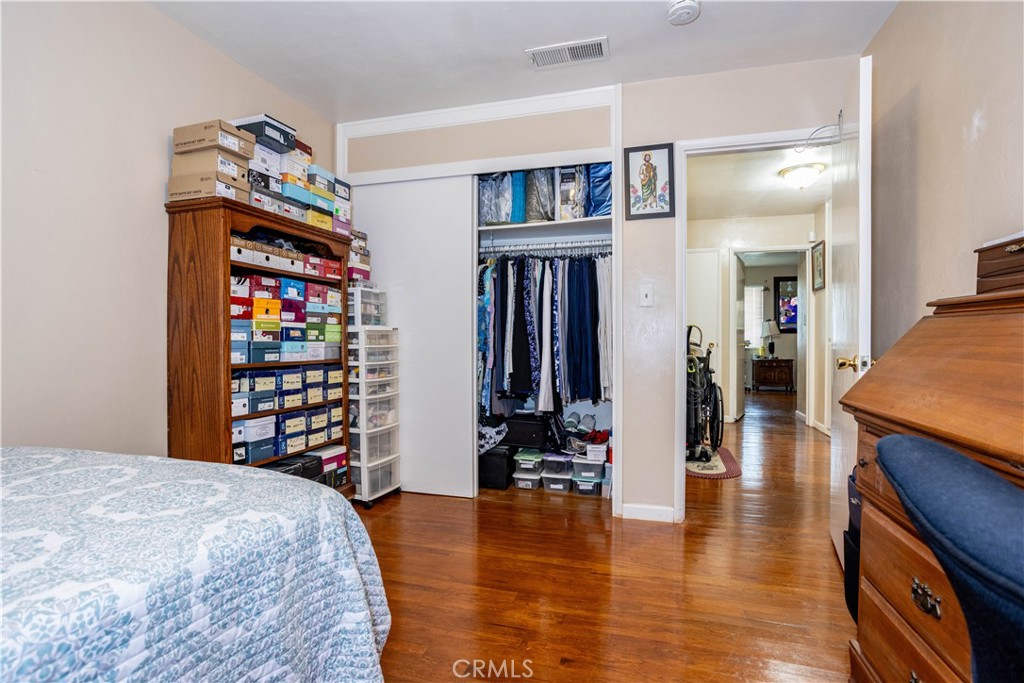 1101 S Mountain St, Visalia, CA 93277