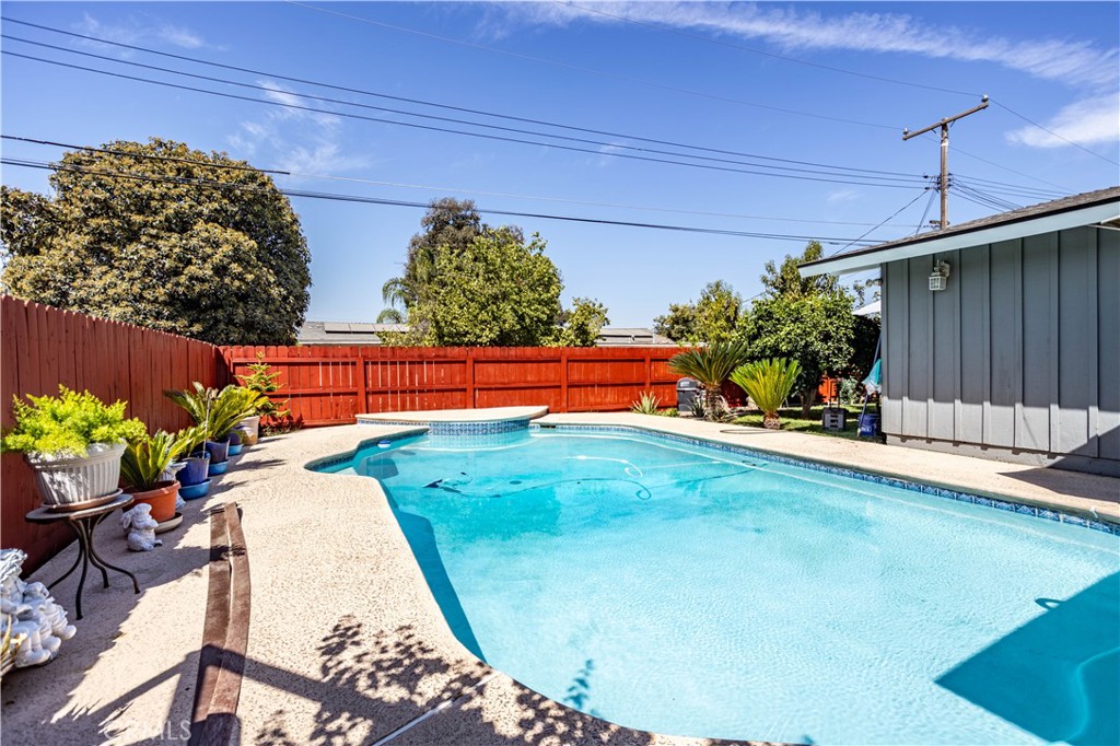 1101 S Mountain St, Visalia, CA 93277