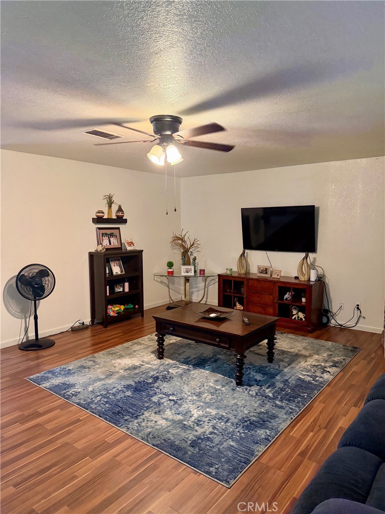 931 E List, Exeter, CA 93221