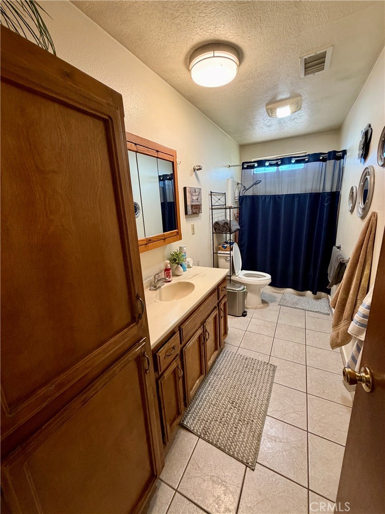 931 E List, Exeter, CA 93221