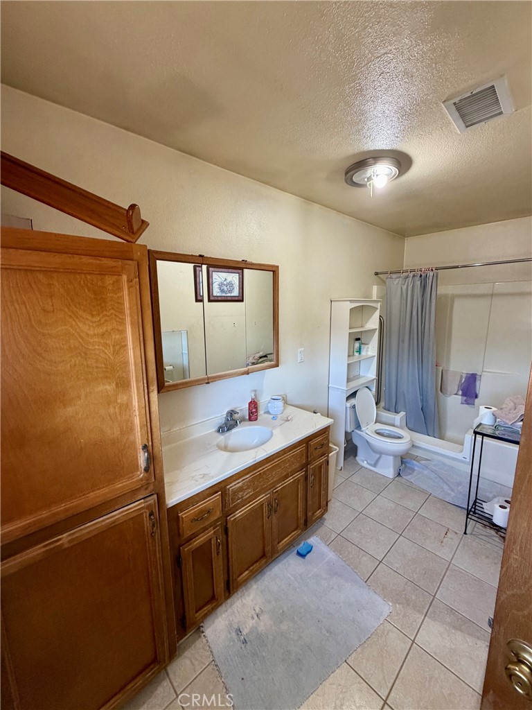 931 E List, Exeter, CA 93221