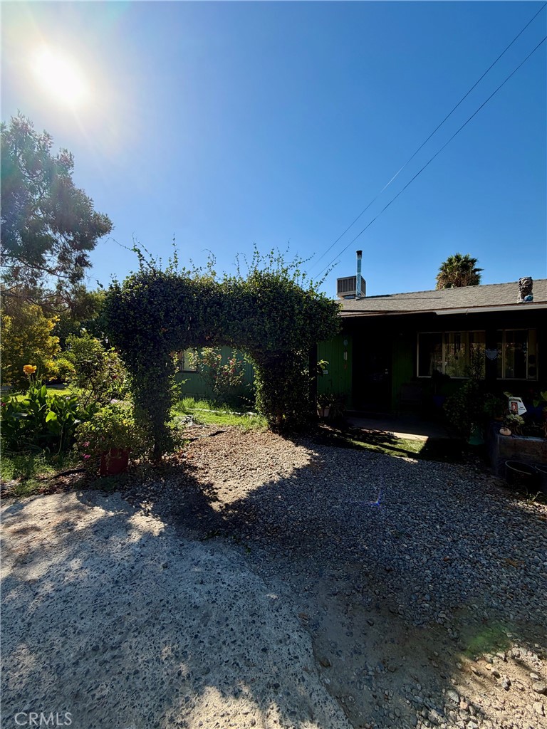 931 E List, Exeter, CA 93221