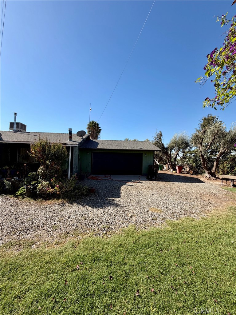 931 E List, Exeter, CA 93221