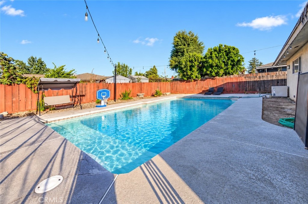 6617 N 1st St, Fresno, CA 93710