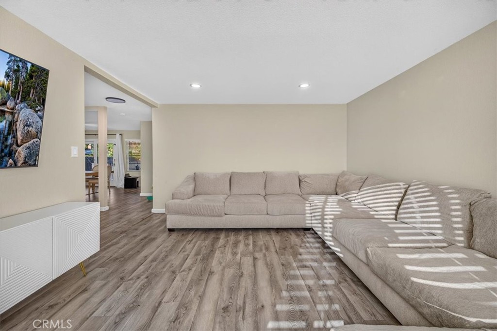 6617 N 1st St, Fresno, CA 93710