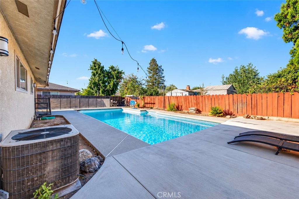 6617 N 1st St, Fresno, CA 93710