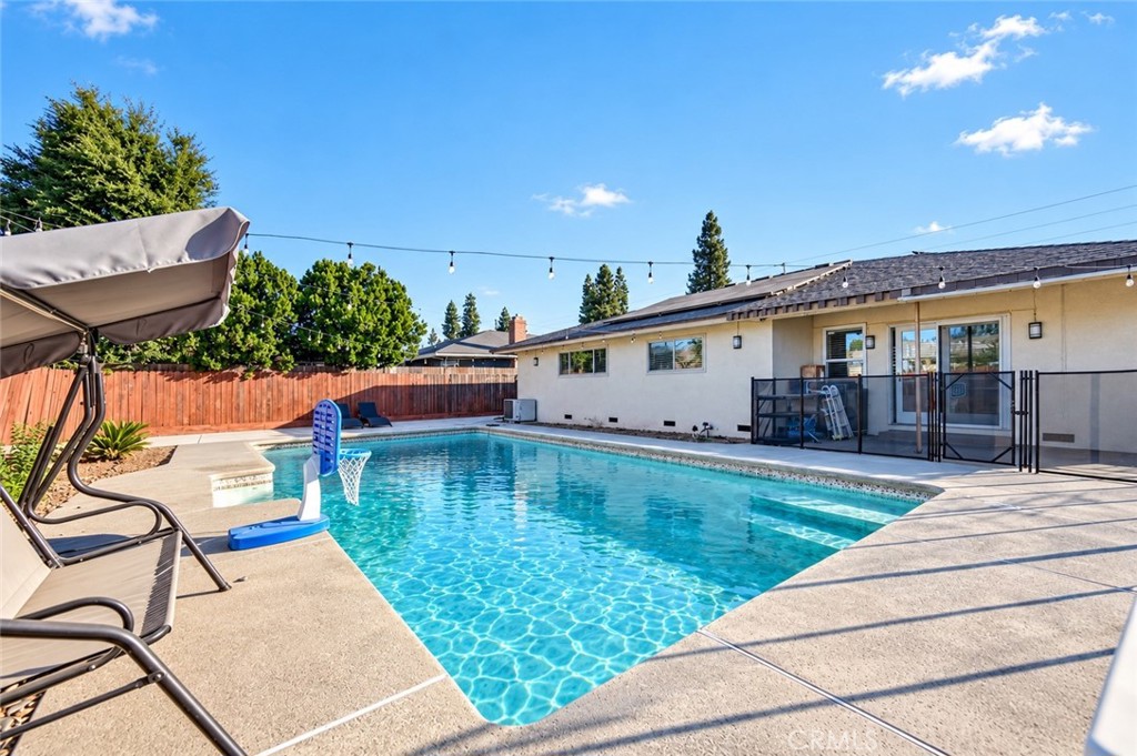 6617 N 1st St, Fresno, CA 93710