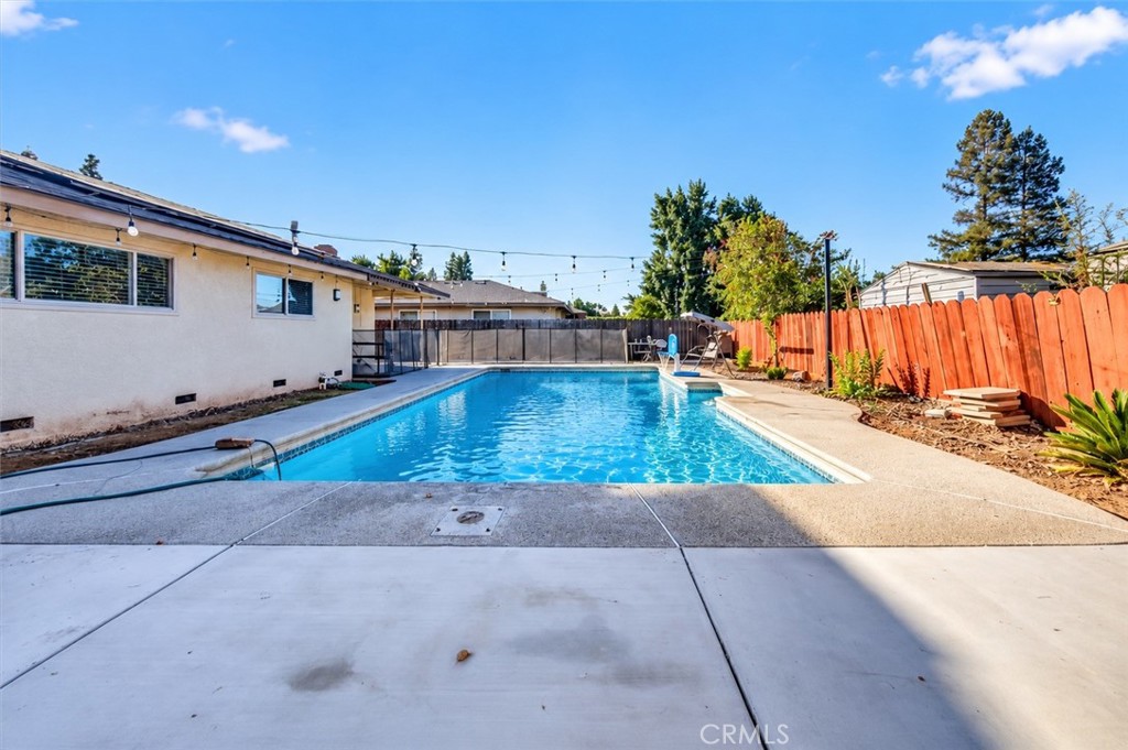 6617 N 1st St, Fresno, CA 93710