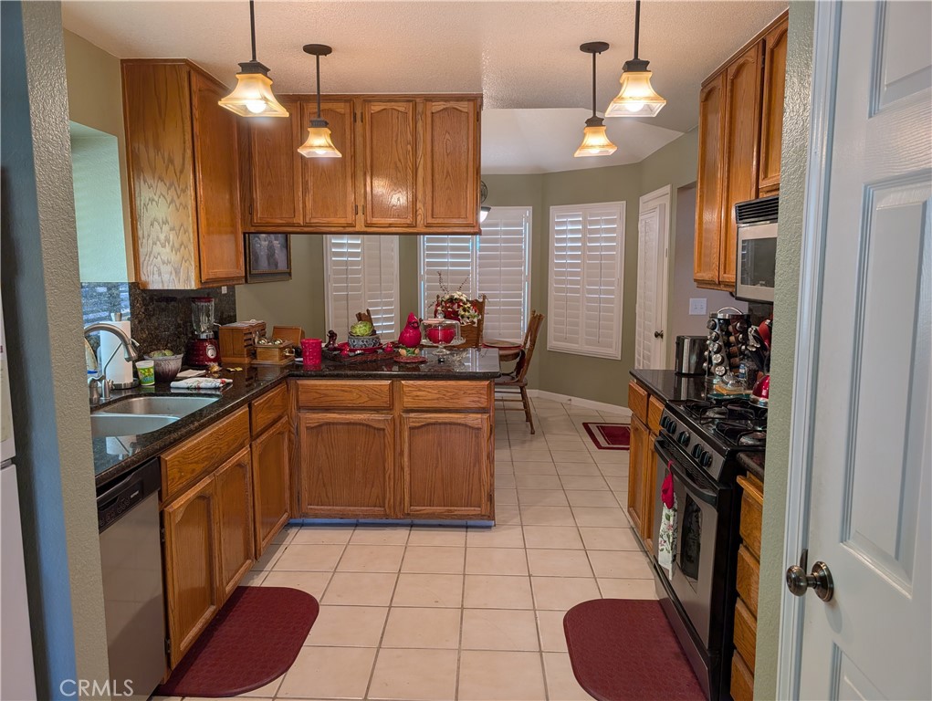 639 Royal Arch Ct, Merced, CA 95340
