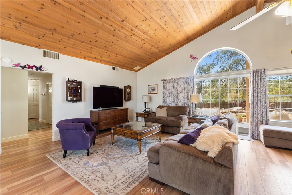 30270 Corral Dr, Coarsegold, CA 93614