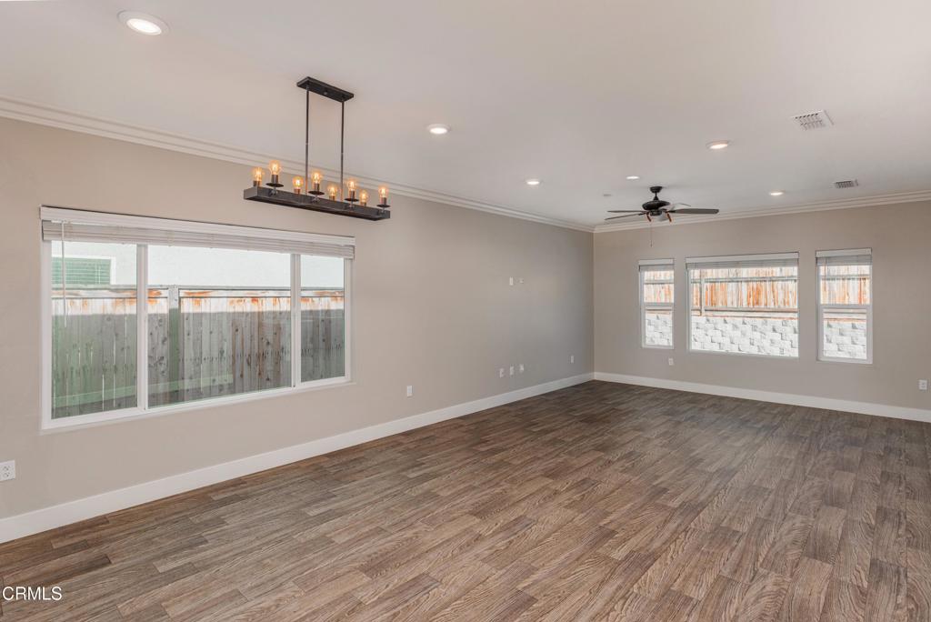 9634 Silver Falls Ln, Shafter, CA 93263