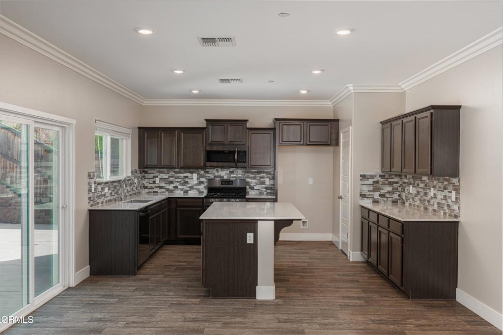 9634 Silver Falls Ln, Shafter, CA 93263